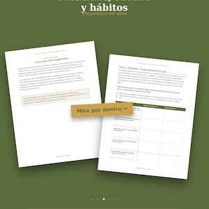May include: Two white pages of a spiritual diagnostic journal titled Identidad, sueños y hábitos, featuring text in Spanish, a table for action steps, and a gold rectangular button with the text Mira por dentro on a dark olive green background.