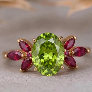 Anillo con racimo de peridoto y rubí cultivados en laboratorio, plata 925, chapado en oro de 14k.