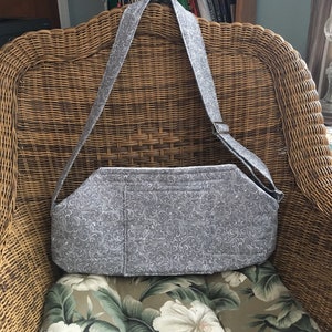 oxygen purse, pockets, padded strap, portable travel bag, tote,oxygen tank,multiple tank size options,gray and white breezeway cotton fabric