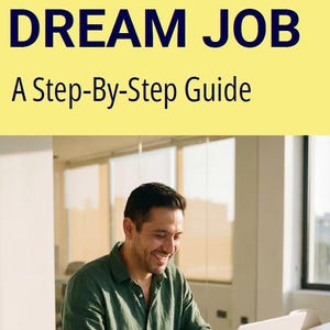 以下が含まれることがあります： 淡い黄色の背景に濃い青色の文字で「LANDING YOUR DREAM JOB A Step-By-Step Guide」と書かれたデジタルガイド。その下には、緑色のボタンダウンシャツを着てノートパソコンを使用し、微笑んでいる人物の写真が配置されている。