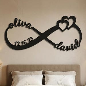 Decorazione murale in metallo a forma di infinito personalizzata, con nomi e data della coppia, cuore romantico, regalo di anniversario o di nozze, decorazione per la camera da letto.