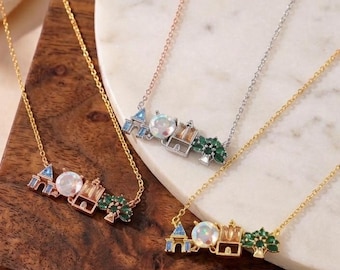 Collana magica in oro 18 carati con skyline di un parco a tema, ciondolo a forma di castello, albero e torre, gioiello da sogno per una vacanza in un parco fiabesco, regalo di Natale per lei.