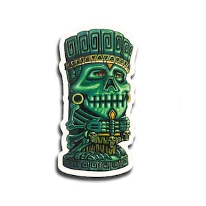 Puede incluir: Estatua tiki verde con una cara de calavera, detalles dorados y un patrón de huesos. La estatua tiene una corona con un diseño geométrico.