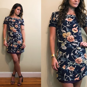 Vintage 1990&#39;s Blue Floral Short Sleeve Cocktail Mini Tight Lined Dress Size 4
