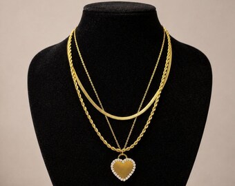 Collana personalizzata con foto o nome, ciondolo cuore inciso. Gioiello regalo per mamma, moglie o fidanzata.