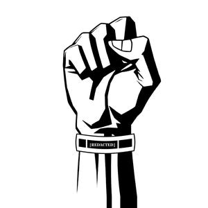 Pode incluir: Uma ilustração gráfica em preto e branco de alto contraste de um punho levantado em posição fechada. O pulso é adornado com uma pulseira retangular com o texto {REDACTED} centralizado na faixa em um estilo de fonte em negrito.