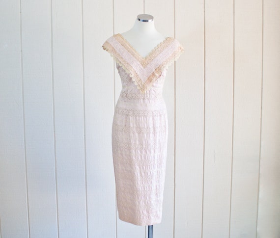 1950s Vintage Pale Pink Lace Wiggle Pencil Dress b