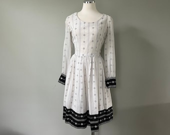 Vintage 1950s Long Sleeve Black &White Cotton Indie Beatnic Print Princess Dress