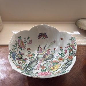 Vintage Oriental Objects D’Art Macau Porcelain Bowl – Famille Rose Bird & Floral Chinoiserie – 8”