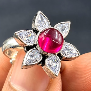 Anillo de cóctel ajustable con forma de flor de rubí, plata de ley 925.