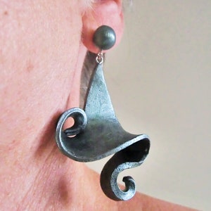 Pearl green shiny curly earrings hanging on a hook or green bullet or whith steel ear posts or clips/ black polymer painted with metal paint