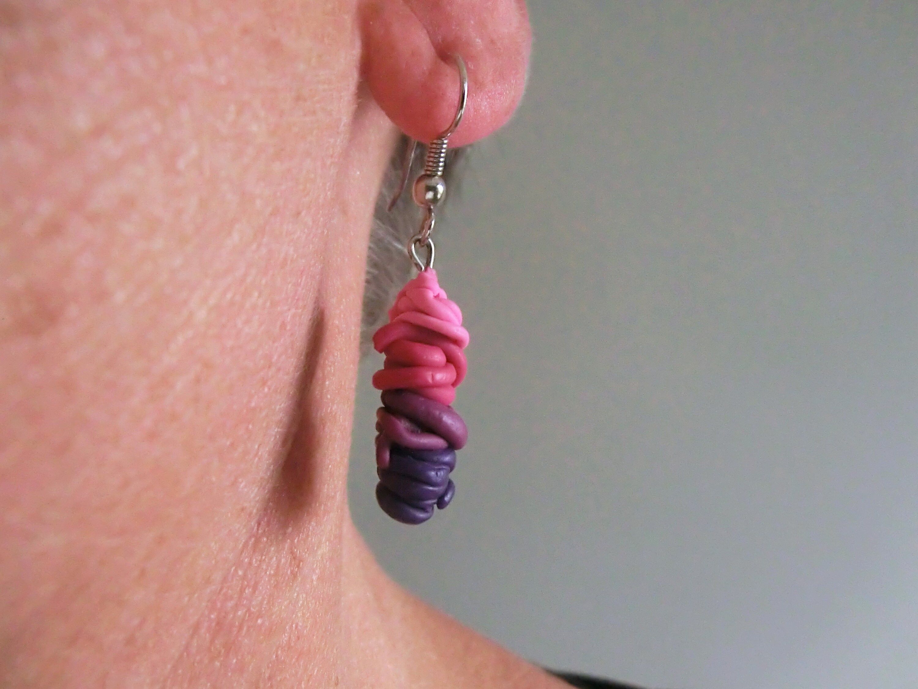 Boucles D'oreilles Tube Rayé Multicolore En Fimo - Dormeuses En Acier Inoxydable - Neuves