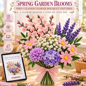 Może przedstawiać: Cyfrowy wzór PDF zatytułowany Spring Garden Blooms zawierający sześć projektów kwiatów z wyciorów. Bukiet składa się z różowych kwiatów wiśni, fioletowej lawendy, białej gipsówki i różowych stokrotek, związanych różowo-białą wstążką w kratkę.