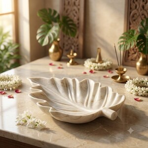 White Marble Leaf Bowl, Luxury Leaf Shaped Serving Dish, Decorative Stone Tray, Elegant Nature Inspired Home Decor, Unique Gift