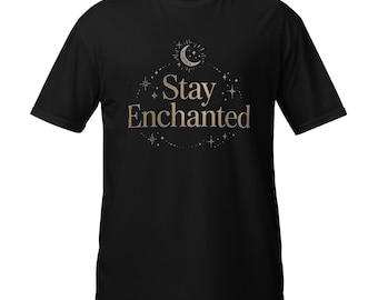 Coupe femme, T-shirt « Restez enchantée », T-shirt graphique Lune céleste, Cadeau féerique et ésotérique, Vêtements bohèmes pour les amoureuses de la lune