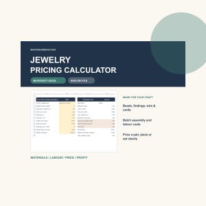 Puede incluir: Una plantilla de hoja de cálculo digital para el cálculo de precios de joyería para Microsoft Excel. La interfaz muestra columnas para suposiciones de lotes y ventas, resultados calculados y montos. El texto incluye "MAKERNUMBERSTUDIO", "JEWELRY PRICING CALCULATOR", "MADE FOR YOUR CRAFT" y "MATERIALS / LABOUR / PRICE / PROFIT".