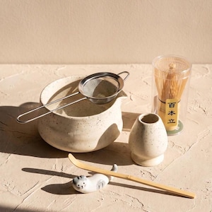 Set da matcha in ceramica maculata fatto a mano, composto da ciotola Katakuchi, frusta in bambù e poggiagambe per gatti (kit da 6 pezzi)