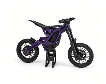 Miniaturowy elektryczny motocykl terenowy, drukowany w 3D, styl fioletowy Surron, działające zawieszenie, wyjmowany akumulator