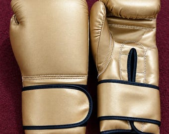 Luvas de boxe em couro dourado, proteção acolchoada para os nós dos dedos, fecho seguro no pulso (treinamento, Muay Thai)