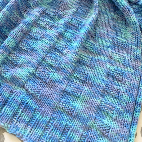 Knitting Pattern ~ Reversible Baby Blanket in DK yarn ~ Simple Pattern. ~ ENGLISH