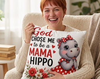 Dieu m'a choisie pour être une maman hippopotame, Coussin illustré Maman Hippopotame | Maman hippopotame mignonne, robe à pois, accent floral