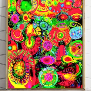 Può includere: Stampa d'arte astratta con un design colorato con cerchi, spirali e punti in tonalità di rosso, verde, giallo, blu e rosa. L'opera d'arte è incorniciata in una cornice di legno marrone.
