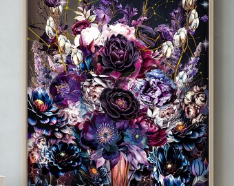 Könnte beinhalten: Gerahmter Kunstdruck mit einem Blumenarrangement in Lila, Blau und Weiß. Der Strauß enthält Pfingstrosen und andere Blüten, vor einem dunklen Hintergrund mit goldenen Sternbild-Akzenten. Das Kunstwerk wird auf einem hellen Holzschrank präsentiert.