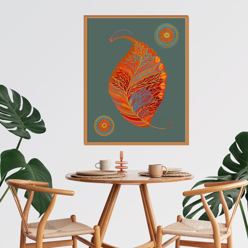 Puede incluir: Una impresi&oacute;n enmarcada con un fondo azul verdoso que presenta una hoja estilizada de color naranja y rojo con detalles intrincados. Dos dise&ntilde;os circulares en naranja, azul y amarillo est&aacute;n en el fondo.