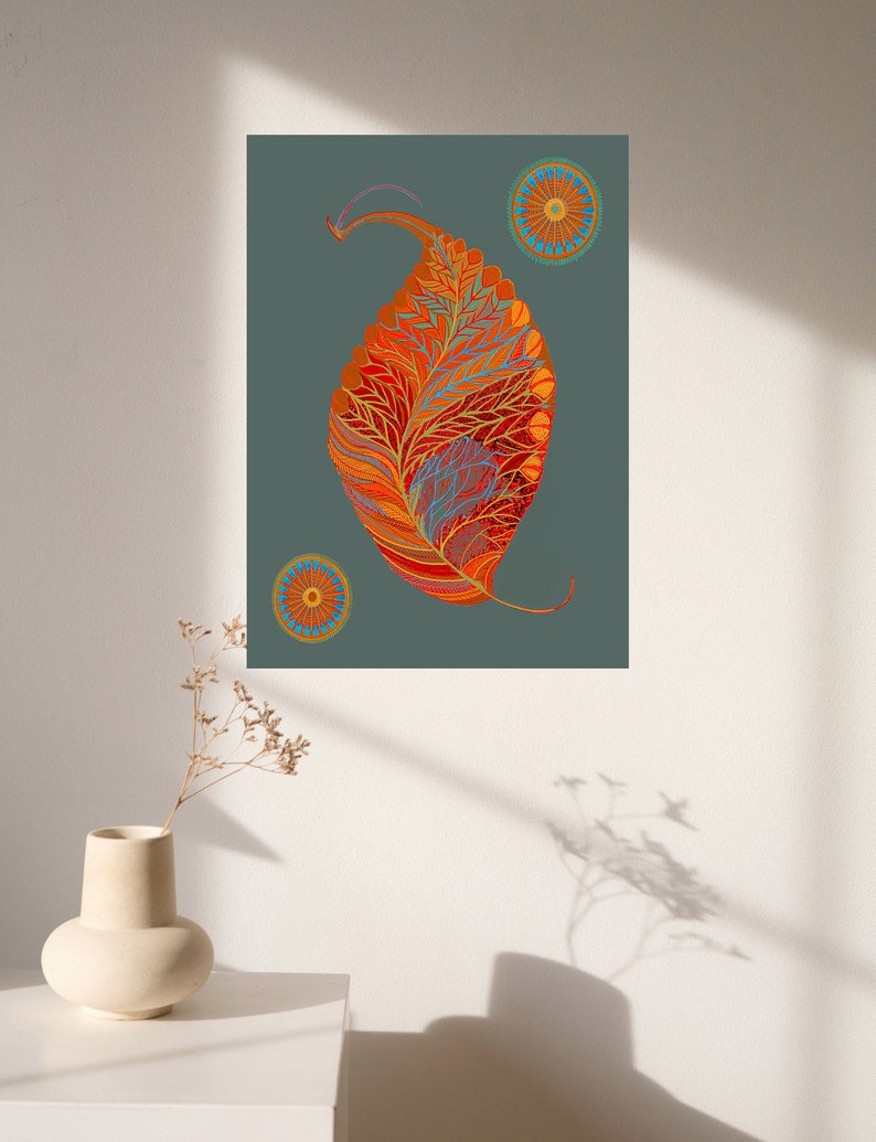 Puede incluir: Una ilustraci&oacute;n digital de una hoja estilizada en tonos naranja, rojo y amarillo con detalles intrincados. La hoja se coloca sobre un fondo azul verdoso con dos dise&ntilde;os circulares en tonos naranja, amarillo y azul.