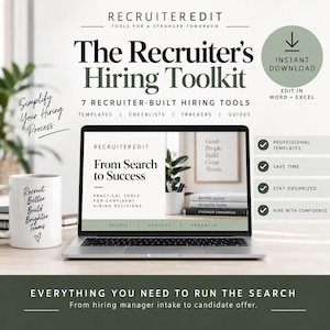 Op de afbeelding: Een digitaal product getiteld The Recruiter's Hiring Toolkit met 7 door recruiters gebouwde tools, sjablonen, checklists, trackers en gidsen. Het scherm toont From Search to Success, met een witte mok met de tekst Recruit Better Build Brighter Teams.