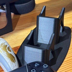 PS5 Controller Stand for 2 Controllers – DualSense Holder, Double Controller Dock, Stable 3D Printed PLA Gaming Stand, PS5 Desk Accessory