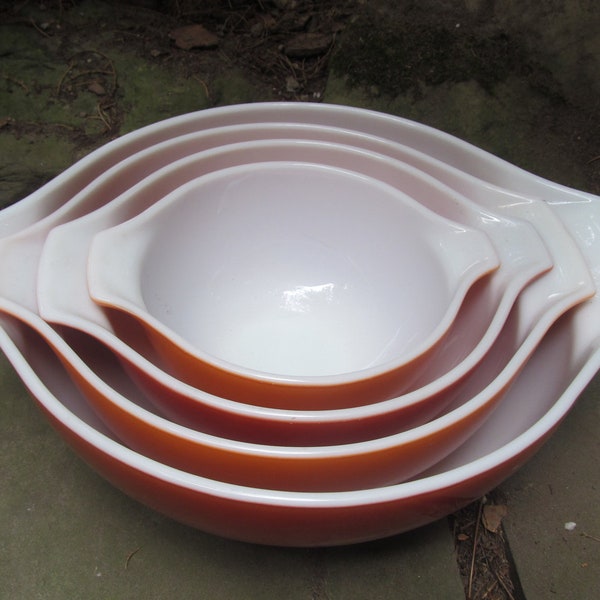 vintage pyrex wheat mixing bowls in autumn colors