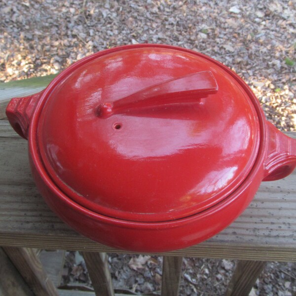 hall superior quality kitchenware red sundial casserole