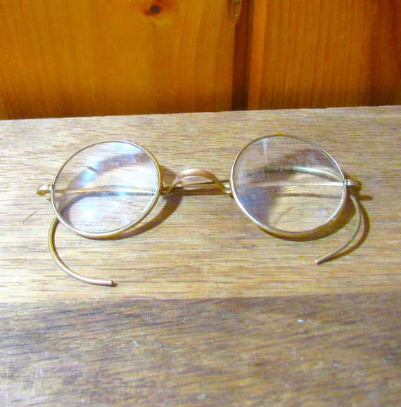 Round vintage eye glasses with gold metal