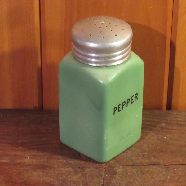 MCKEE JADEITE PEPPER shaker with nice lid