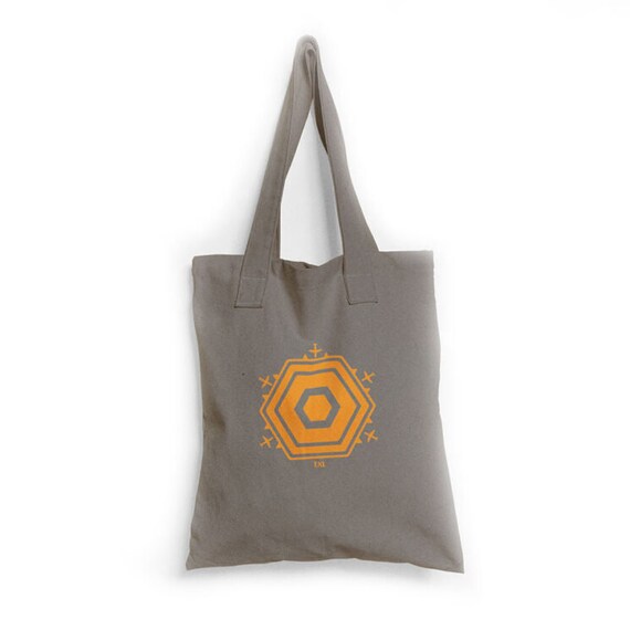 airport tote bag