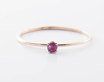 Anillo de rubí en oro amarillo de 14 quilates