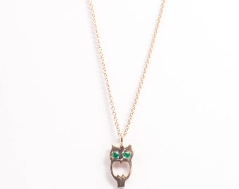 Collar de Búho en Oro Amarillo de 14 Quilates con Ojos de Esmeralda