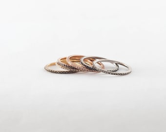 Anillo de diamante de micropave, oro de 14 quilates