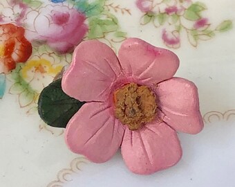 Roze bloempin mini kleine vintage leren broche bloemensieraden