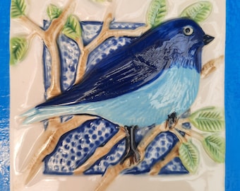 Azulejo de pájaro azul hecho a mano