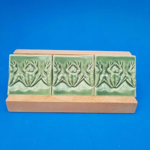 Handmade Frog Tile: Arts and Crafts Style, Pacific Tree Frog