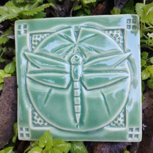 芸術と工芸、ミッションスタイルのトンボタイル、リリーパッド、手作り