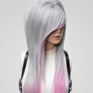 シルバーピンクシーンウィッグ（前髪付き） - ロング360度フルウィッグ、パステルグレー合成ウィッグ、女性用ハンドメイドコスプレヘア