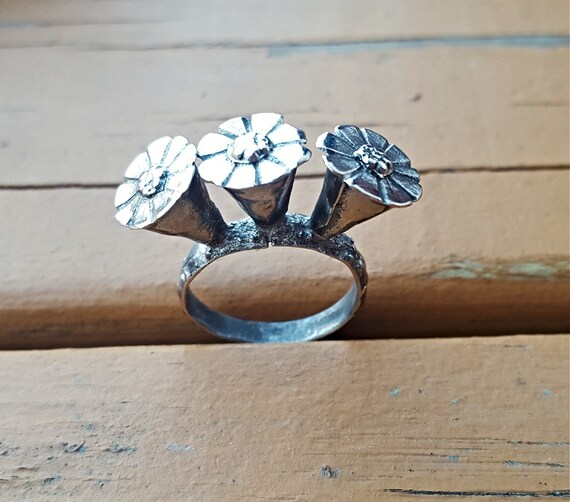 Silver Flower Statement Ring – Kuchi Tribal Afgha… - image 2