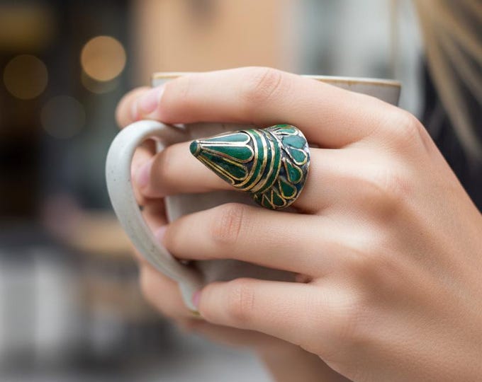 Vintage Afghan ring- Green onyx Dome ring- Size 9 usa