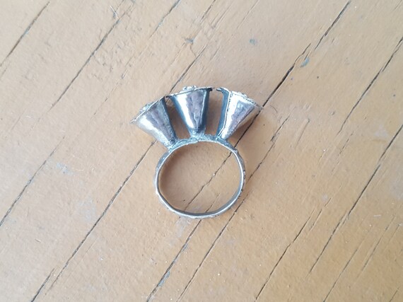 Silver Flower Statement Ring – Kuchi Tribal Afgha… - image 4