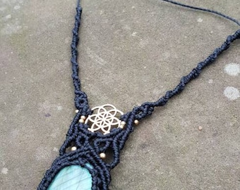 Hand von Fatima CHOKER- Macrame Kette