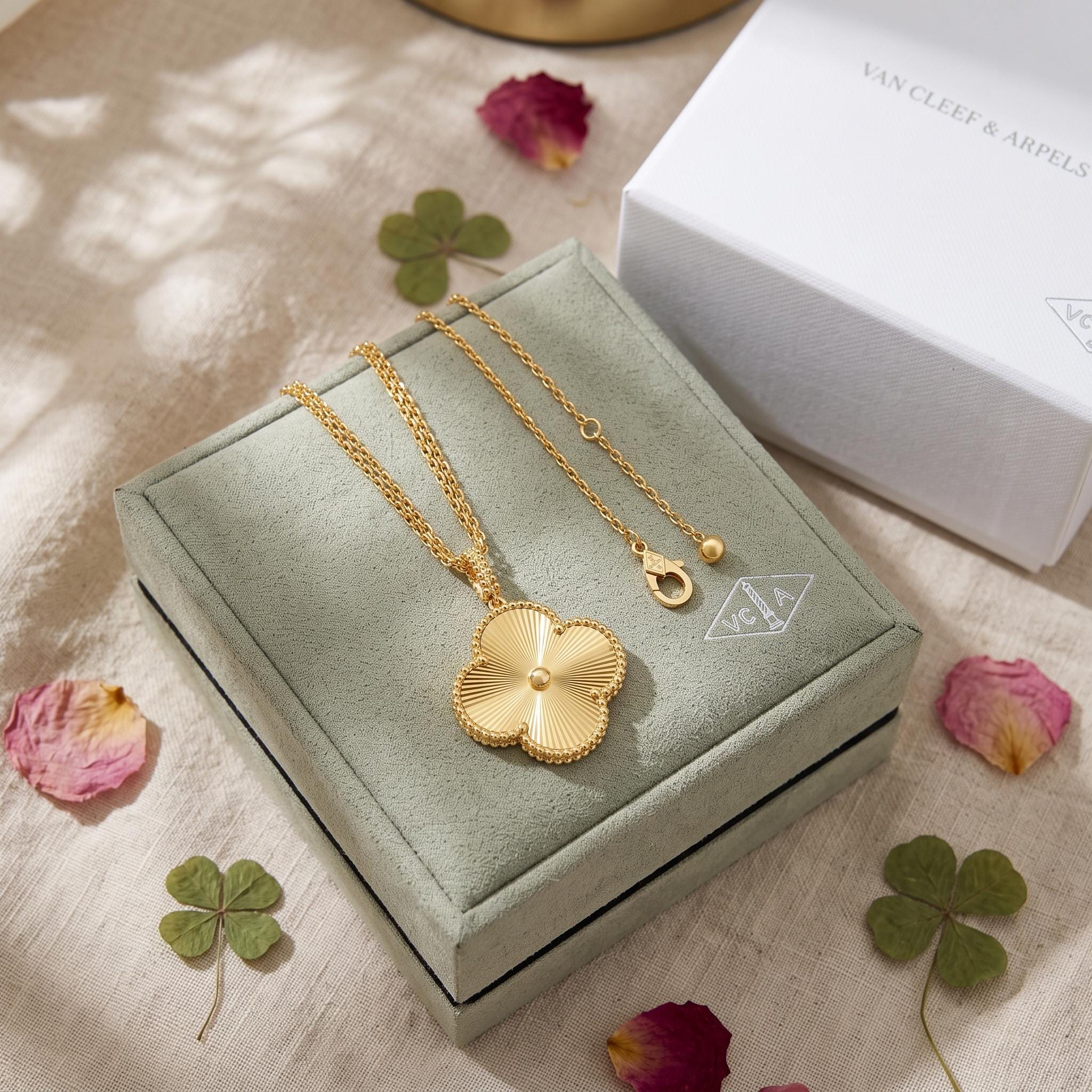 Van cleef alhambra necklace - Etsy 日本