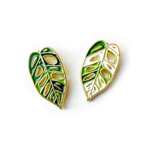 LAPEL PIN | Monstera Adansonii Leaf